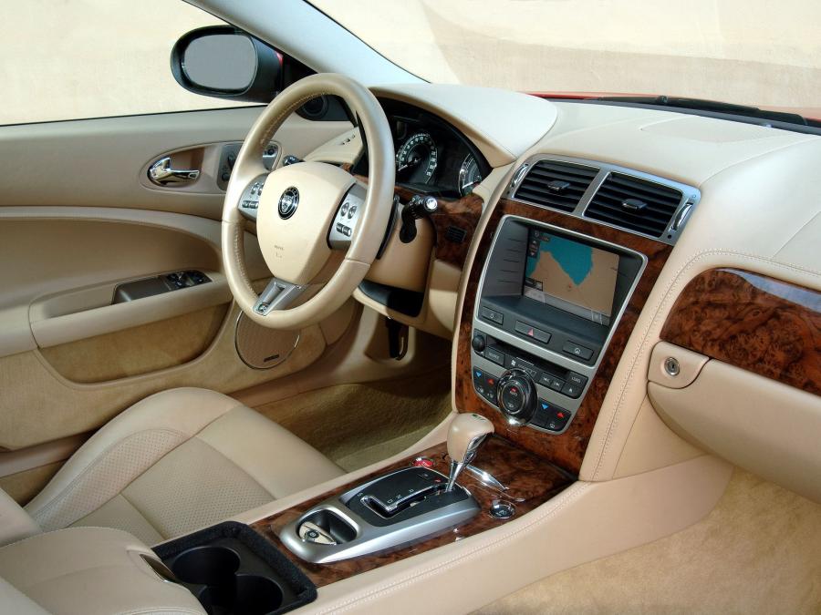  Jaguar XKR Coupe 2007 года  (фото 14 из 16)